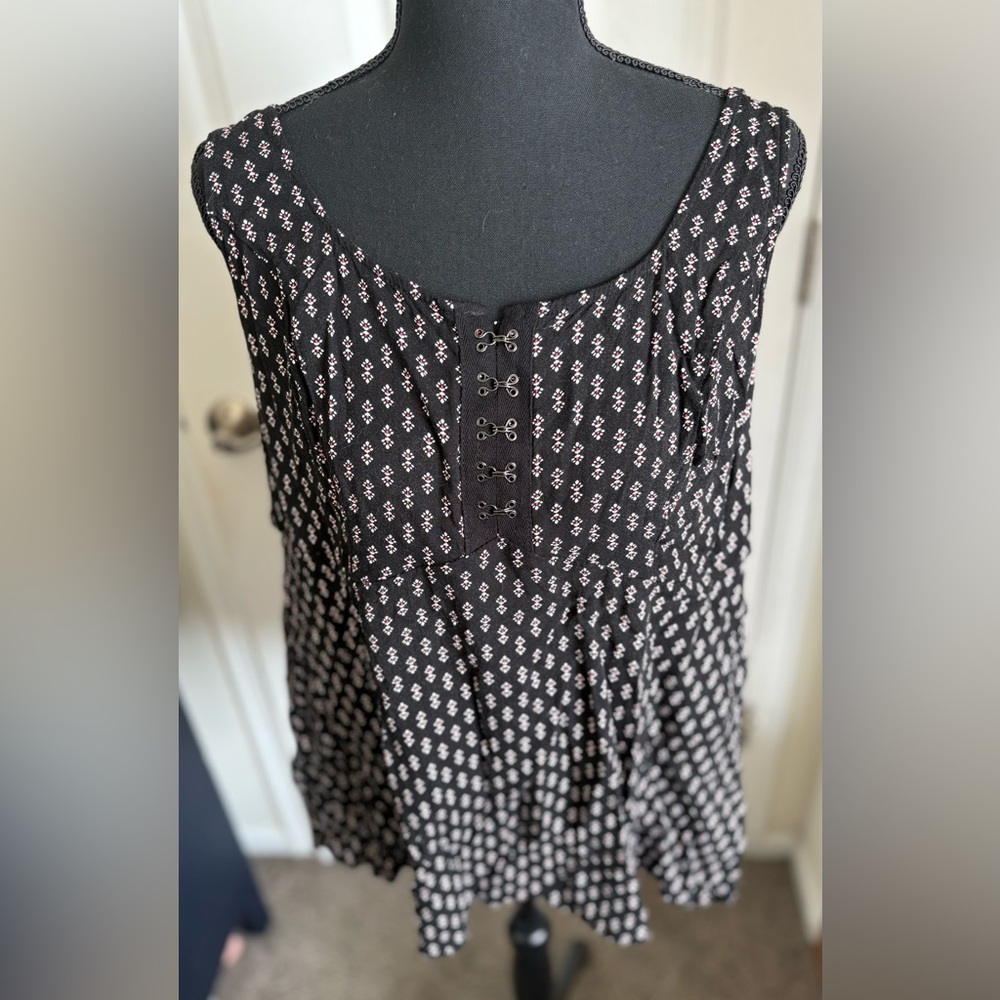 Torrid Black and White Geometric Tank Top